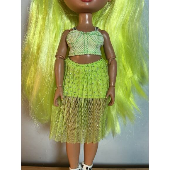 Rainbow High Karma Nichols – Neon Green Fashion Doll Only - Picture 4 of 8